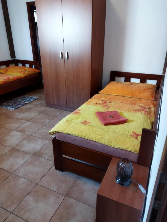 Vinny Sklep A Penzion U Vinohradu Velke Bilovice Luaran gambar